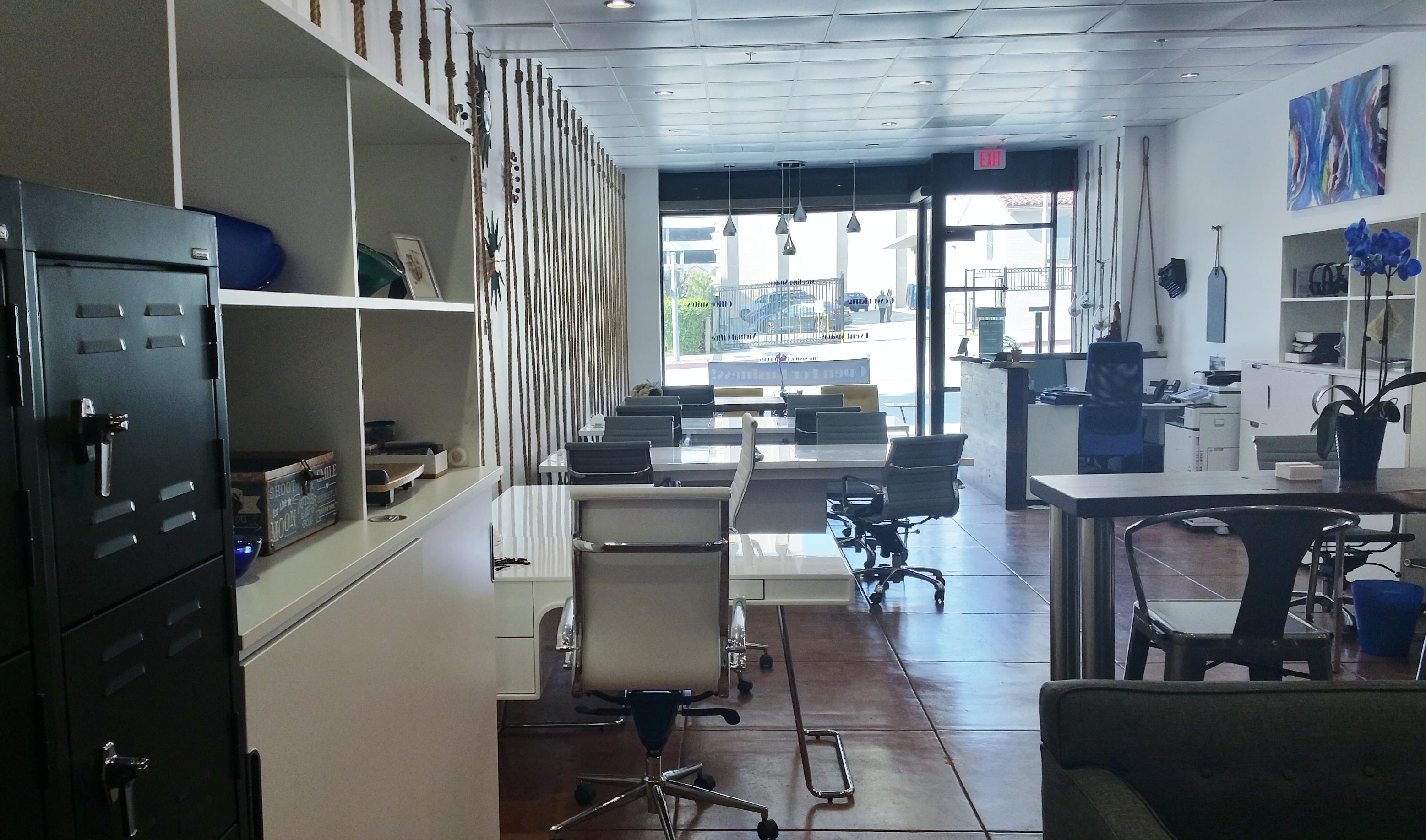 Our coworking and virtual office services reduce your business overhead